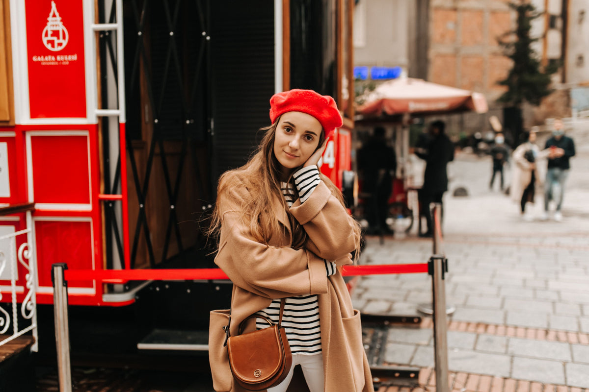 Comment mettre un béret femme ? Nos conseils pour bien le porter Image