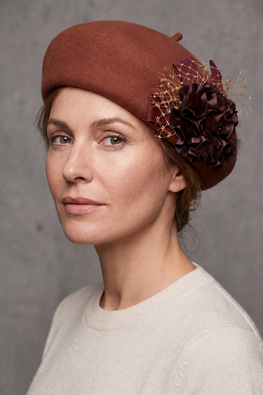 Béret Femme Laine Feutrée à Fleur – Pauline