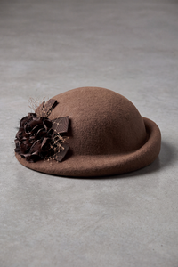 Béret Femme Laine Feutrée à Fleur marron – Pauline