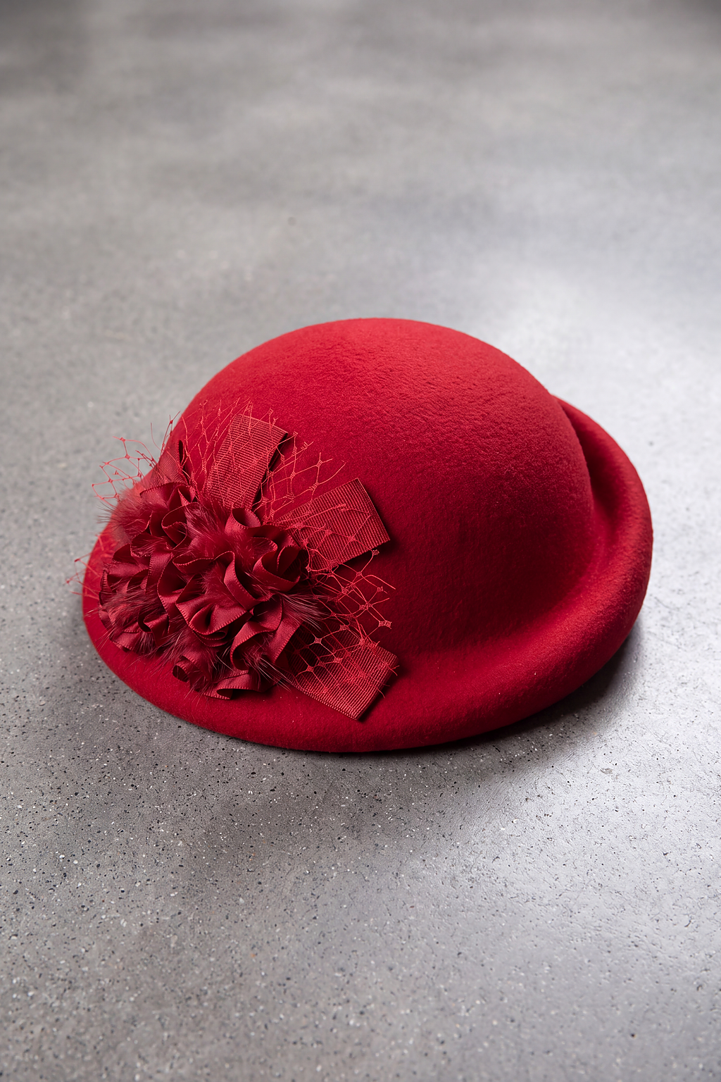 Béret Femme Laine Feutrée à Fleur rouge – Pauline
