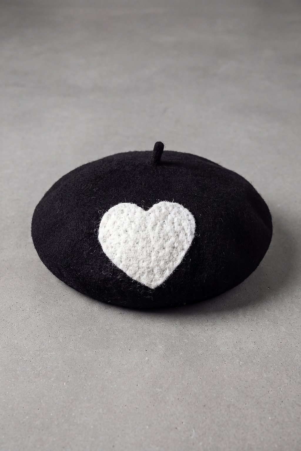 Béret Femme Feutre de Laine Cœur noir coeur blanc – Cupidon